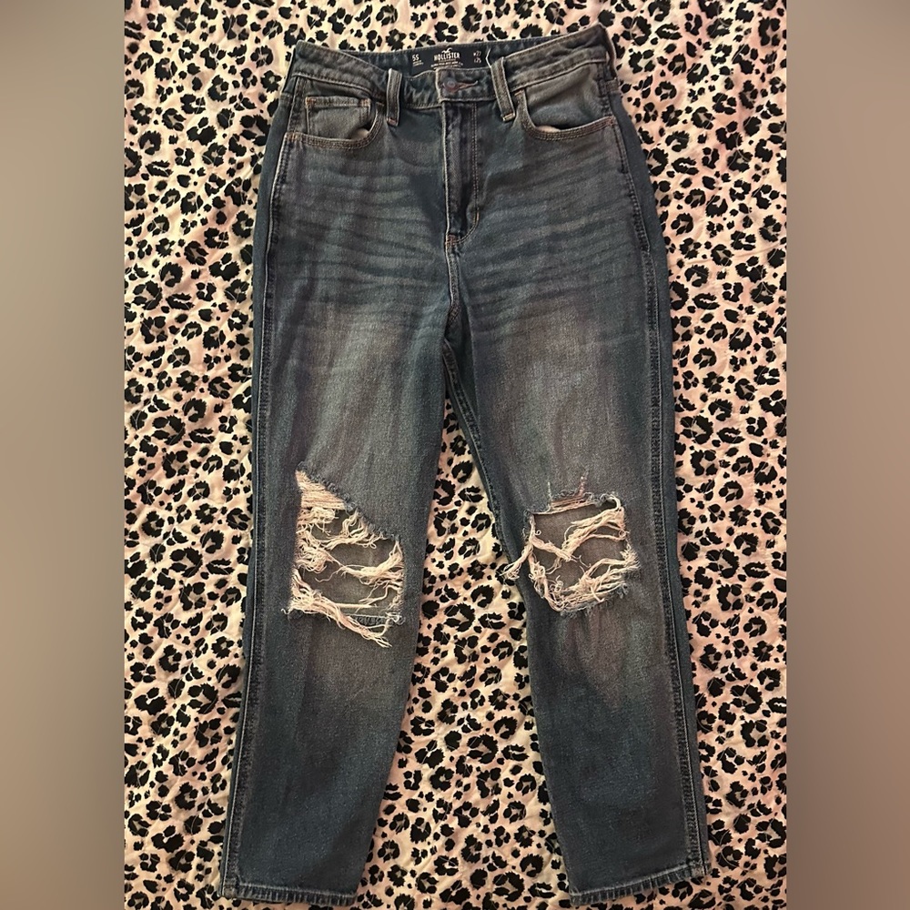 Hollister Ultra High-Rise Mom Jean
